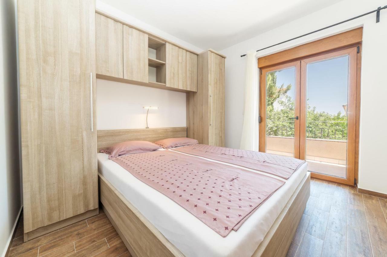 וודיצה Iva Apartmani מראה חיצוני תמונה